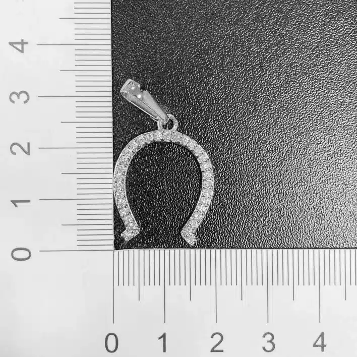Pingente Ferradura Cravejada (Luck) (2,7cmX2,1cm) (Banho Prata 925) - Imagem 4