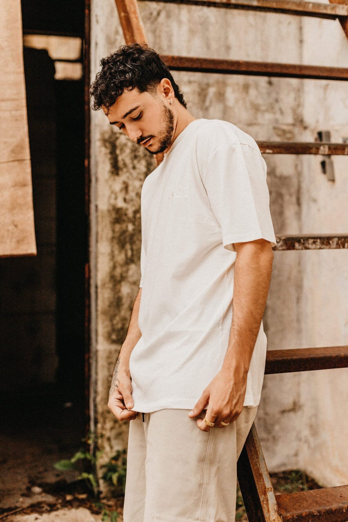 Camiseta Street (tom sobre tom) - "Off-White" - Imagem 3