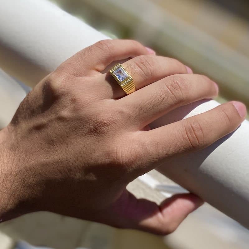 Anel Cravado com Pedras de Zircônia Brancas GDO (Banho Ouro 24k) - Imagem 3