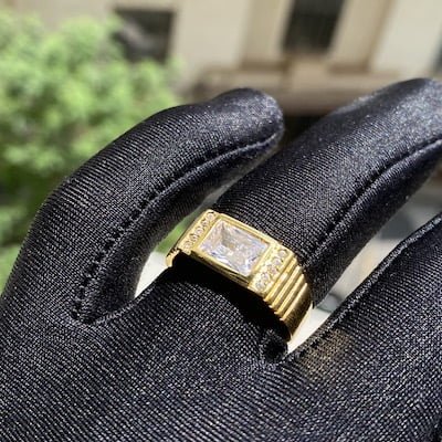 Anel Cravado com Pedras de Zircônia Brancas GDO (Banho Ouro 24k) - Imagem 4