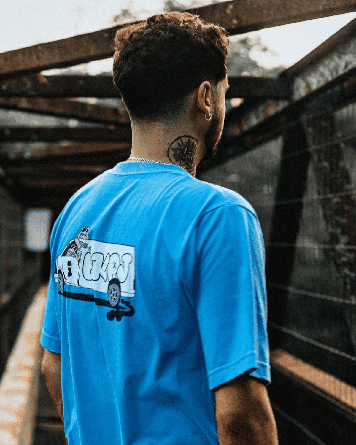 Camiseta 'Bad Bunnies' - Azul Celeste - Imagem 3
