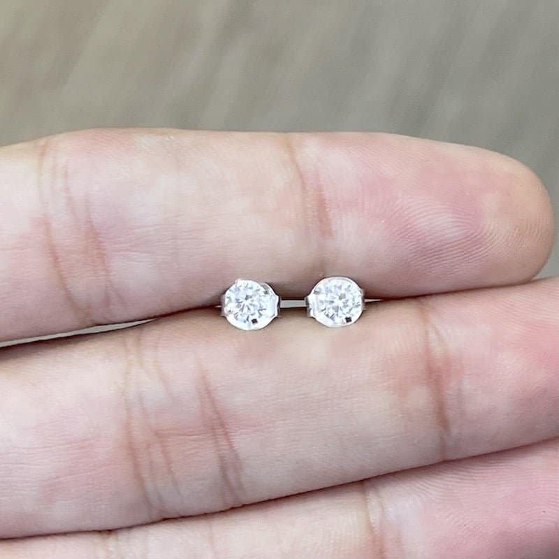 Brinco Pedra De Zircônia Circular (4mmX4mm) (Prata 925 Italiana) - Imagem 4
