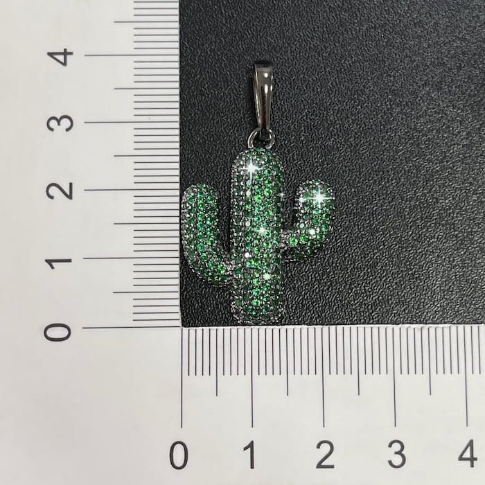 Pingente Cacto Verde Cravejado em Zircônia (3,1cmX2,4cm) (Banho de Ônix) - Imagem 4