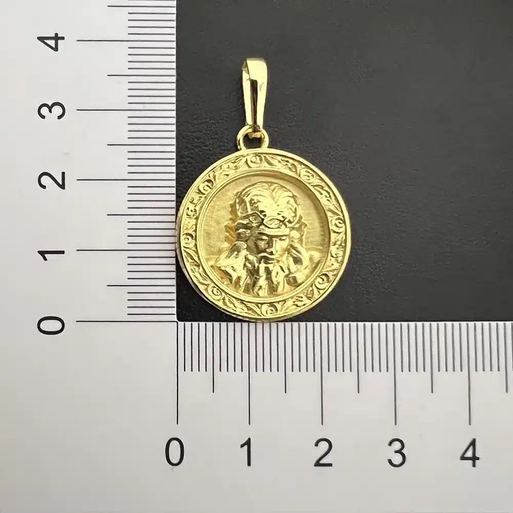 Pingente Medalha Face de Cristo Borda Trabalhada (7,6g) (Banho Ouro 24k) - Imagem 4