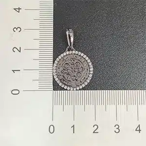 Pingente Medalha São Bento Cravejada em Zircônia (2,4cmX2,1cm) (Banho de Ônix) - Imagem 6